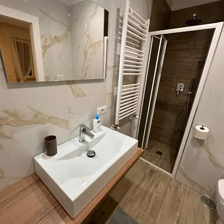 Bed & Breakfast Binario 56 4*