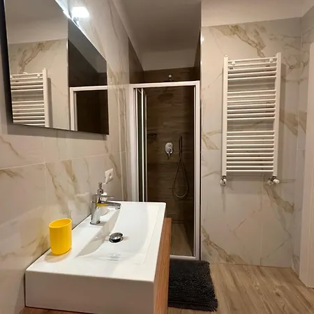 Alojamento de Acomodação e Pequeno-almoço Binario 56 4*